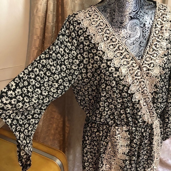 Poetry black and ivory‎ daisy romper with lace - Picture 2 of 10